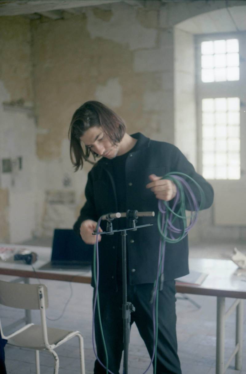 Mise en place d'un micro à l'abbaye de Fontevraud